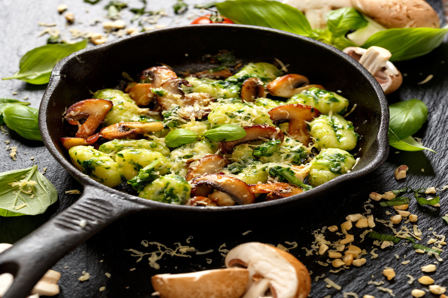 Gnocchi al Pesto di Basilico e Mandorle